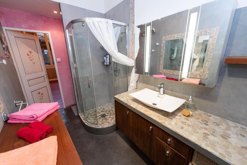 Anna-Maria : Grand Appartement 10 Personnes+Parking Prive -Actif+ Location- Marseilles Exterior foto