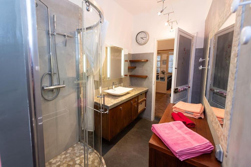 Anna-Maria : Grand Appartement 10 Personnes+Parking Prive -Actif+ Location- Marseilles Exterior foto